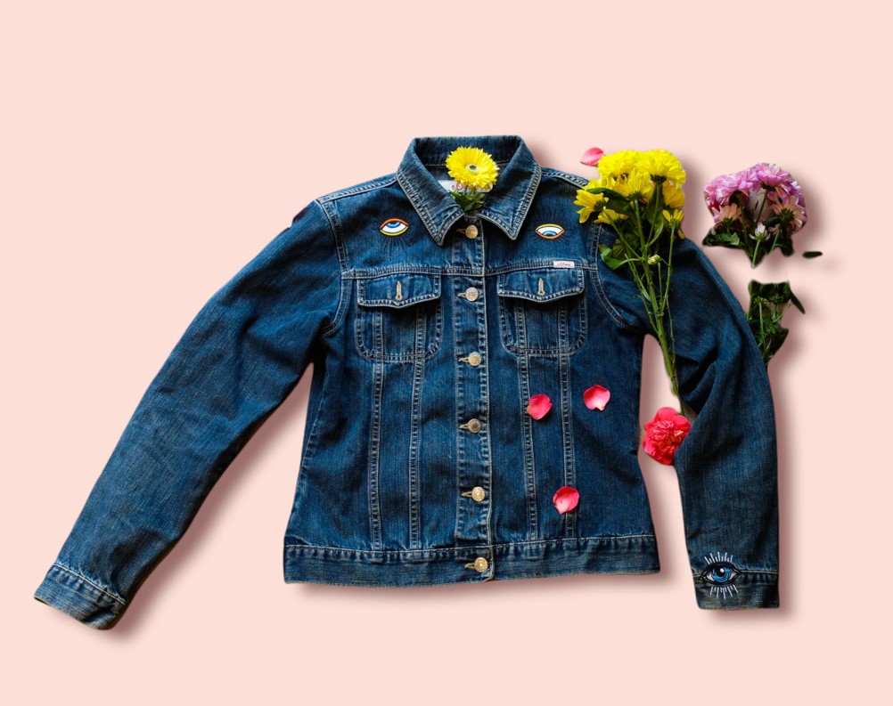 tatouage en broderie sur veste denim vintage