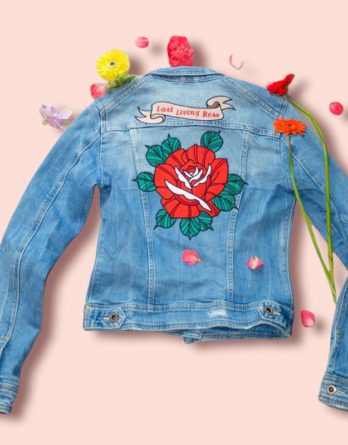 tatouage en broderie sur veste en jeans femme vintage