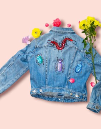 tatouage en broderie sur veste denim vintage