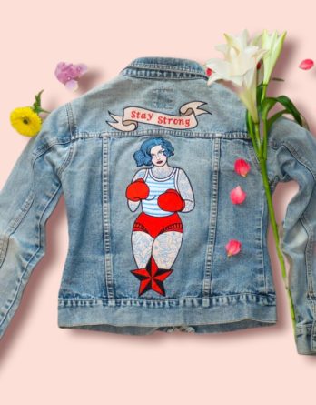 tatouage en broderie sur veste denim vintage