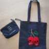 sac et pochette en denim brodé